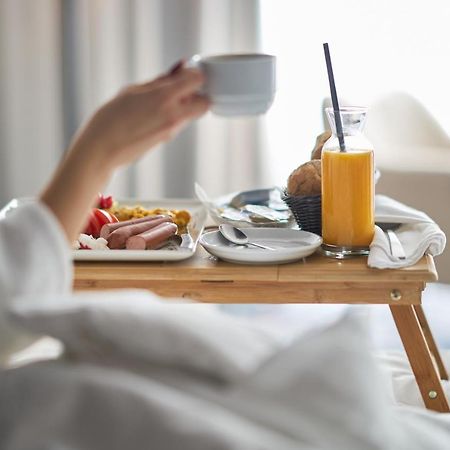 Dusit Hotel&Suites - Dauhá Exteriér fotografie A breakfast in bed