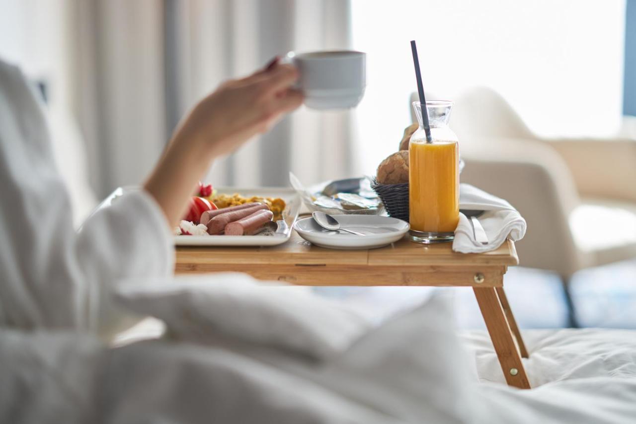 Dusit Hotel&Suites - Dauhá Exteriér fotografie A breakfast in bed