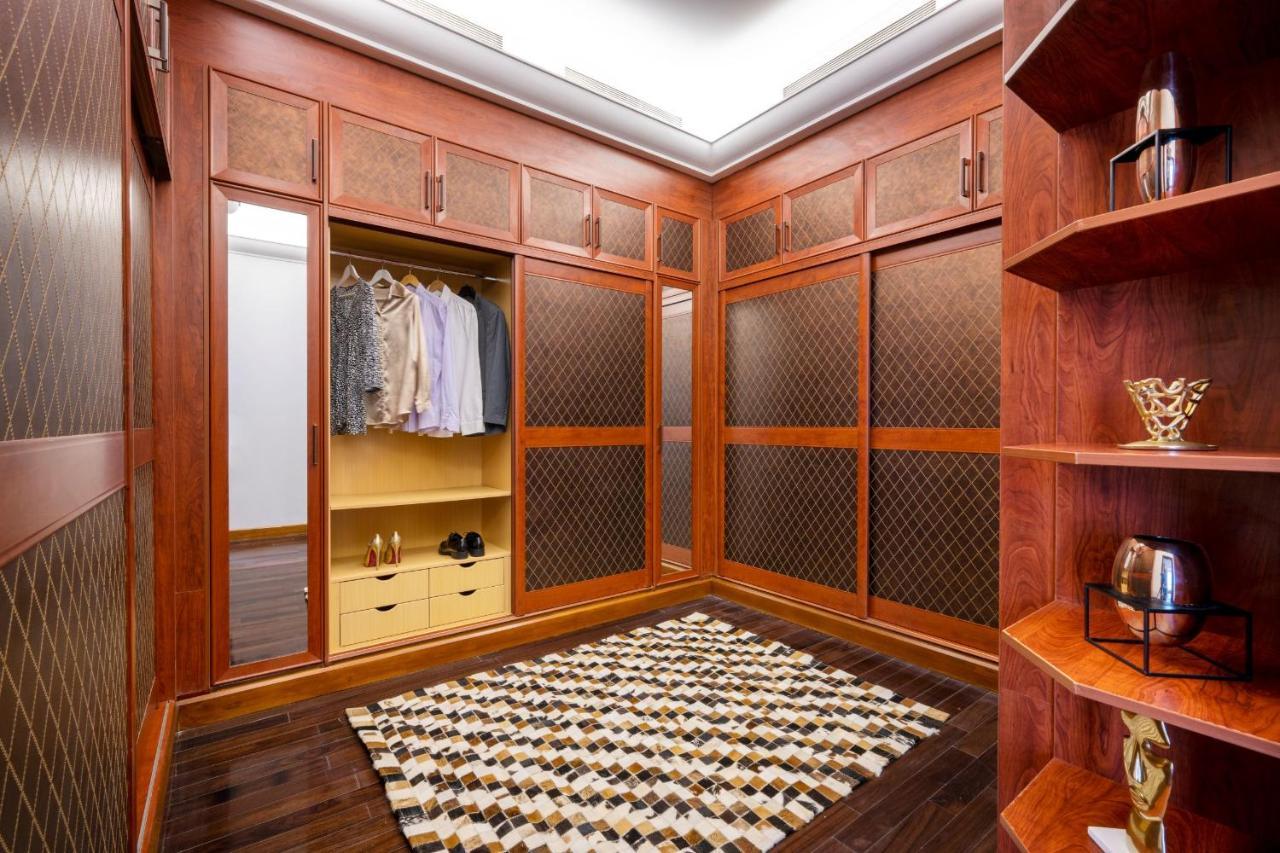 Dusit Hotel&Suites - Dauhá Exteriér fotografie A walk-in closet