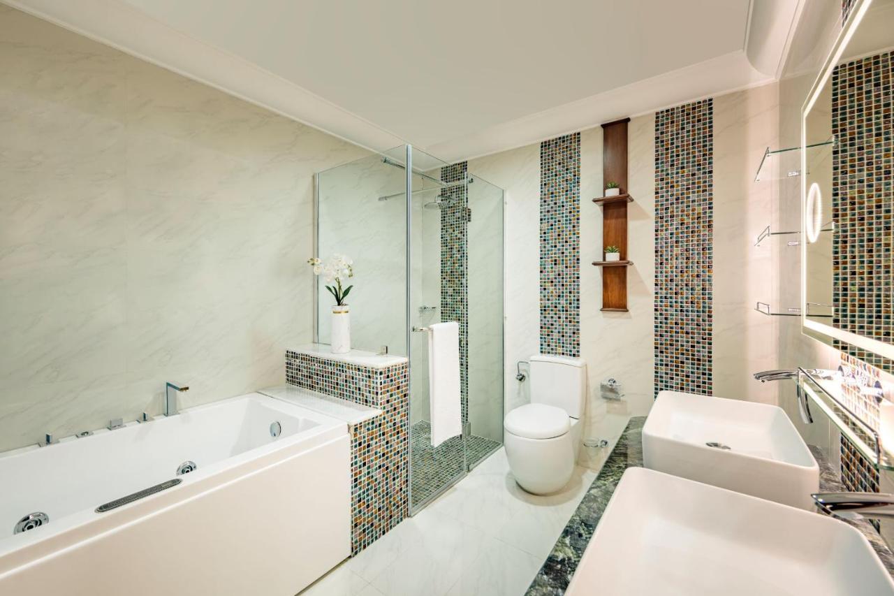 Dusit Hotel&Suites - Dauhá Exteriér fotografie A modern bathroom