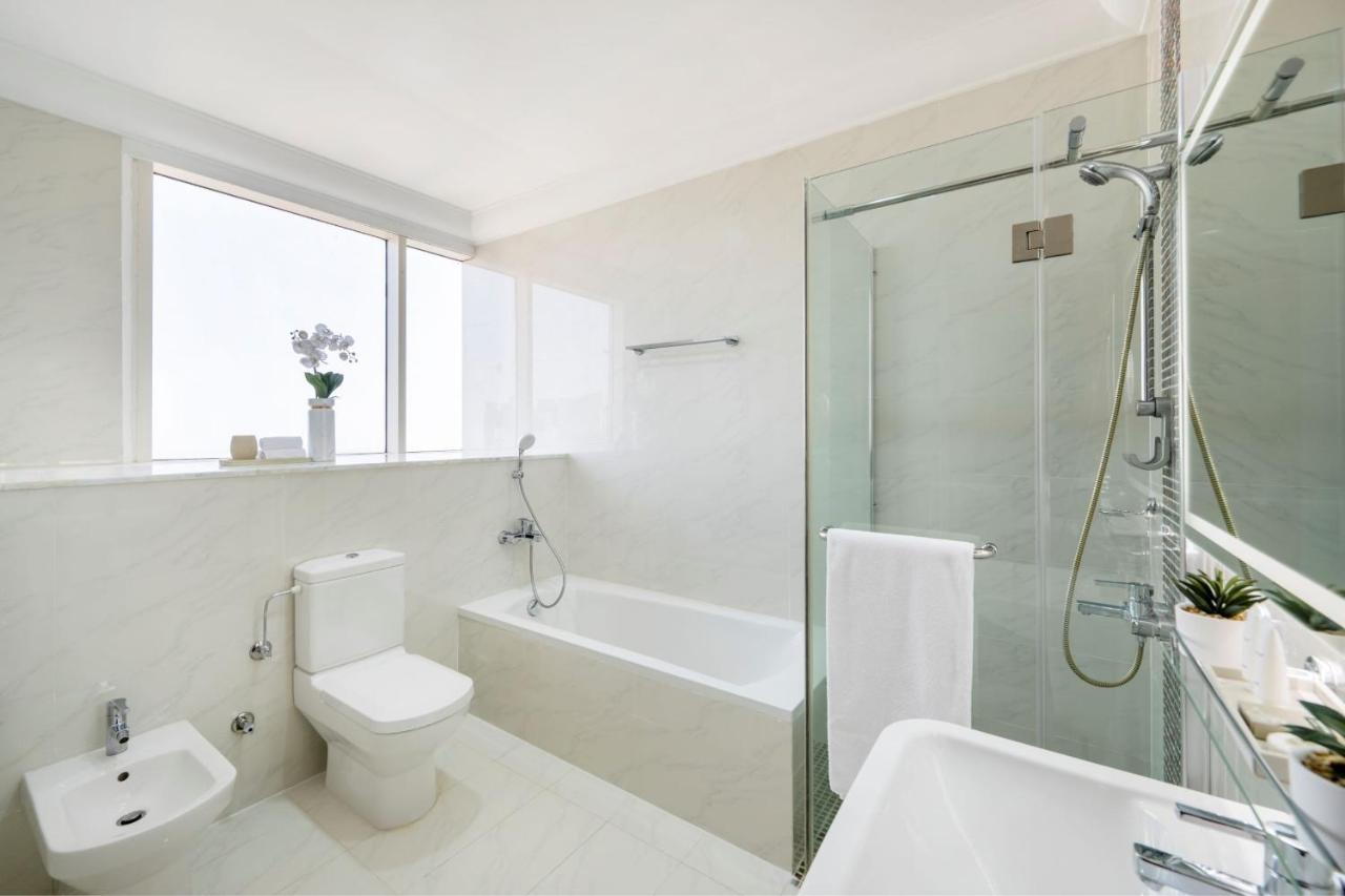 Dusit Hotel&Suites - Dauhá Exteriér fotografie A modern bathroom